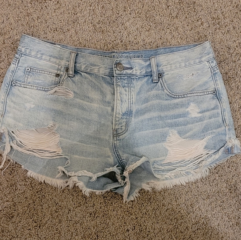 American Eagle Tomgirl Shortie distressed jean shorts size 14